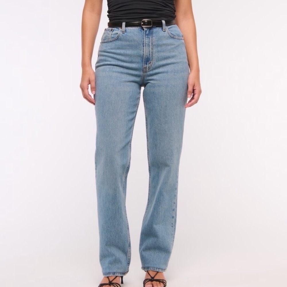 Abercrombie Curve Love Ultra High Rise 90s Straight Jean‎ Light Wash Size 27 / 4